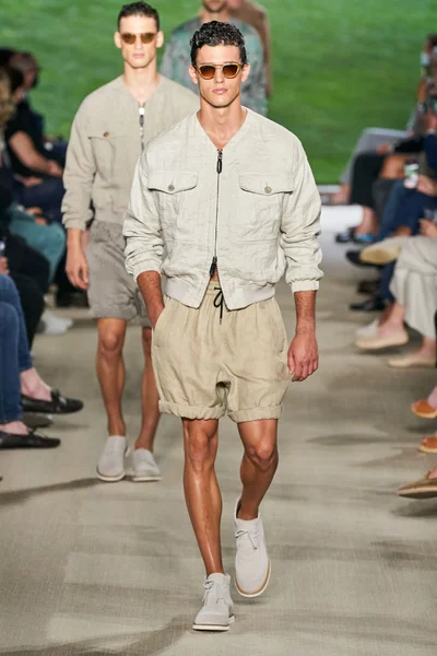 Look 48